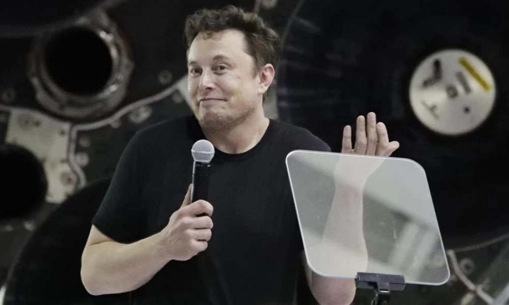 Elon Musk: «Ο πανικός για τον κορωνοϊό είναι ανόητος»